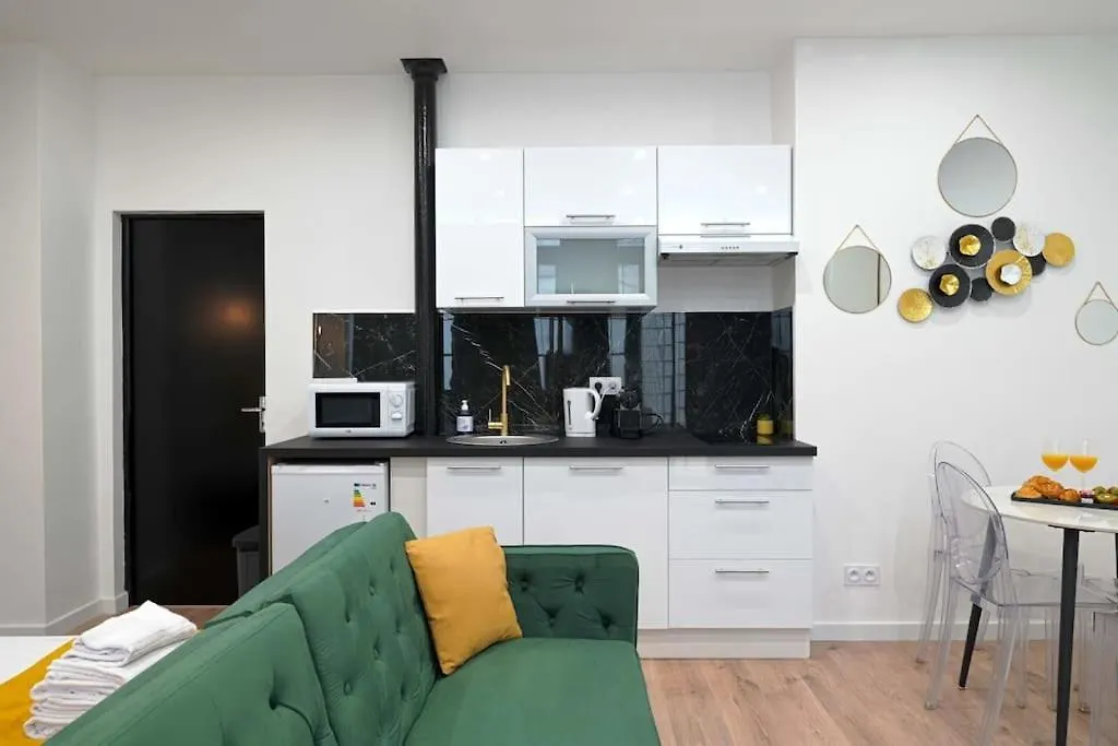 Modern Studio Apartment For 3 Paris