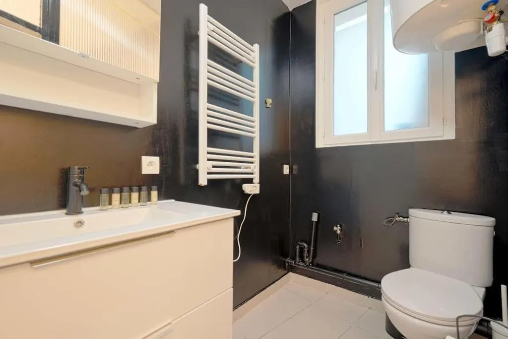Modern Studio Apartment For 3 Paris