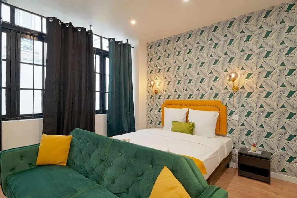 Modern Studio Apartment For 3 Paris