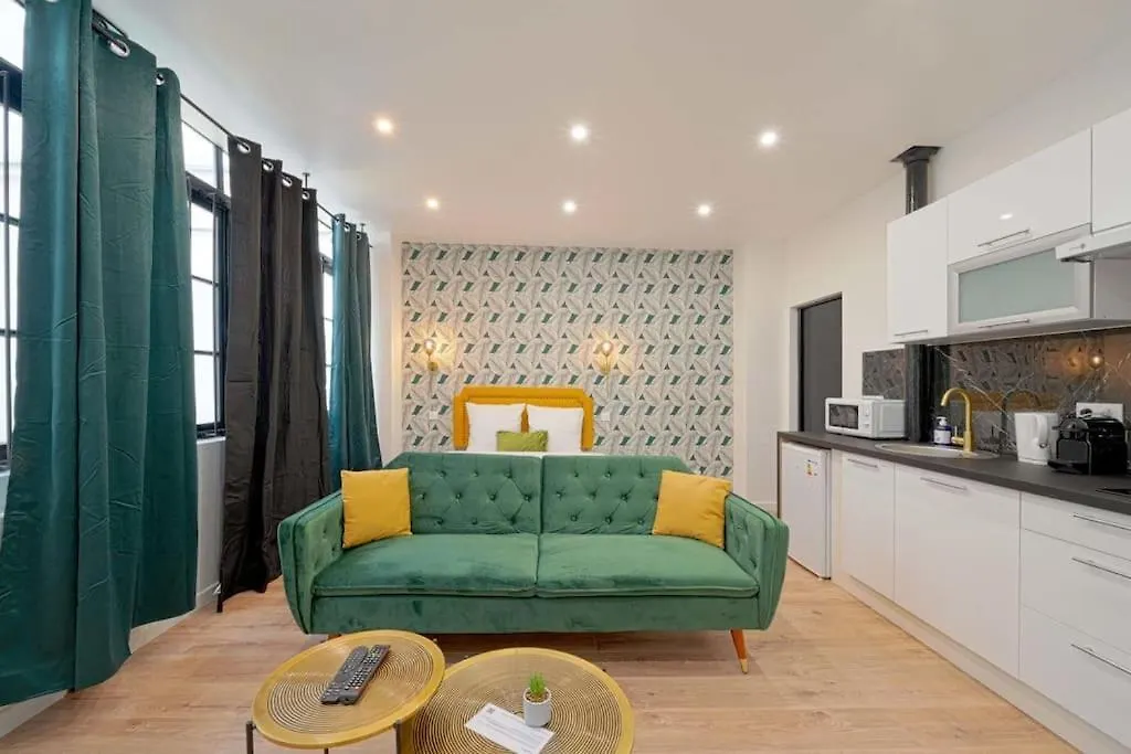 Modern Studio Apartment For 3 Paris