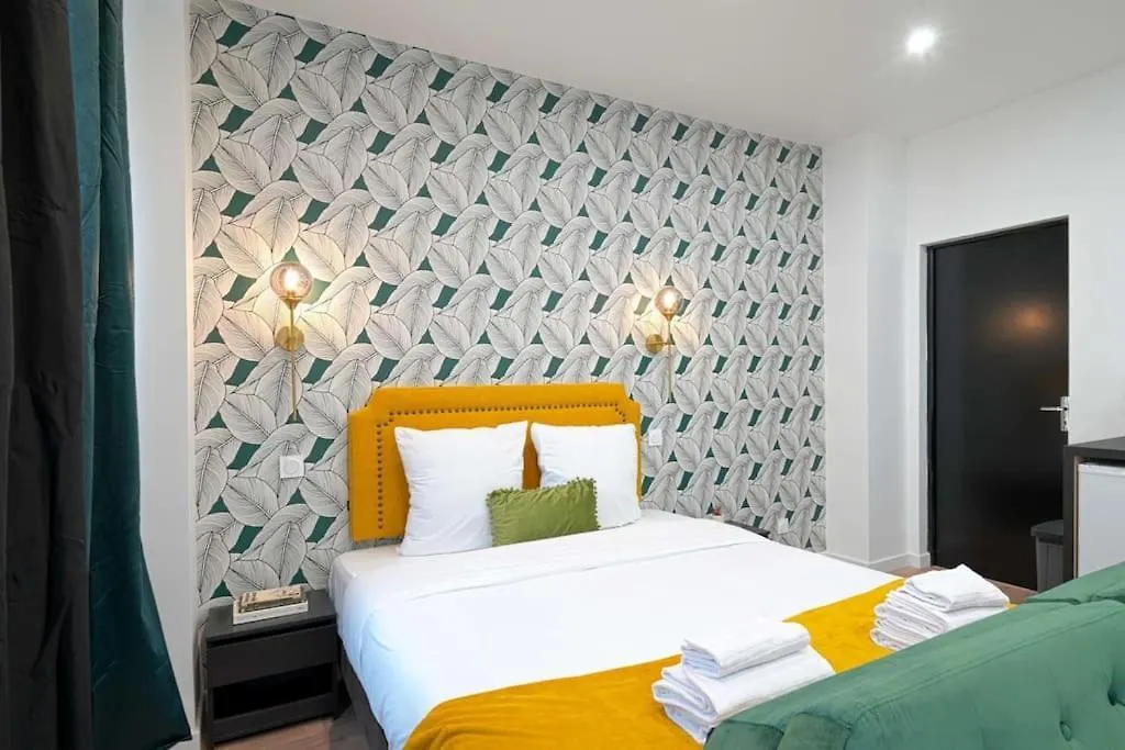 Modern Studio Apartment For 3 Paris France