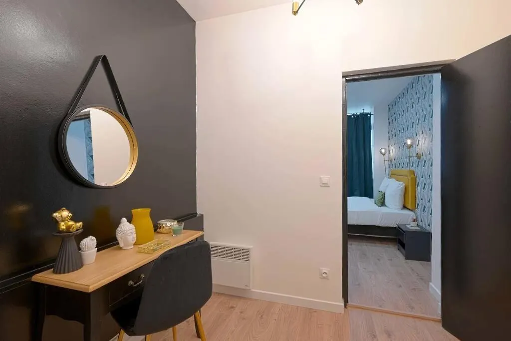 Modern Studio Apartment For 3 Paris