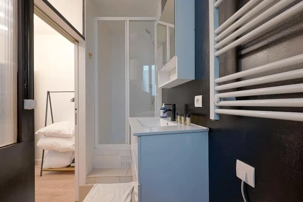 Modern Studio Apartment For 3 Paris