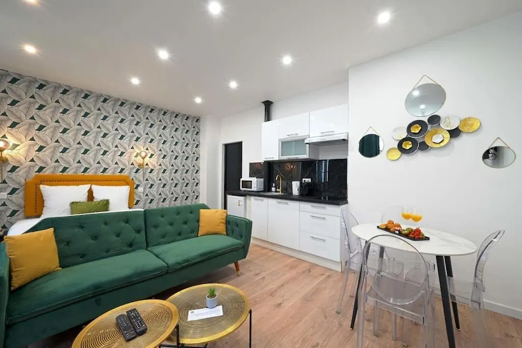 Modern Studio Apartment For 3 Paris